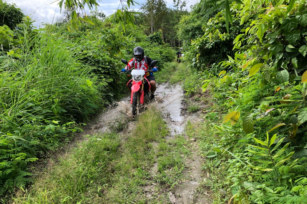 Myanmar-motorbike-tour